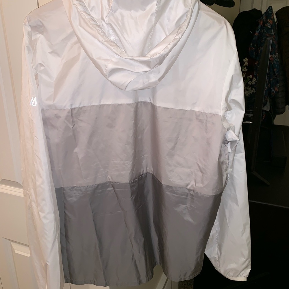 Men’s Eddie Bauer Light Windbreaker